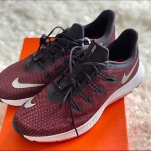 NEW Nike Quest Running Shoes Size 9 Black Red Gym